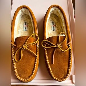 Men’s Minnetonka Slippers - Size 14